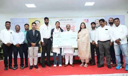 उप मुख्यमंत्री साव ने सौंपा चेक, राज्य में पहली बार किसी खिलाड़ी को मिली इतनी बड़ी प्रोत्साहन राशि