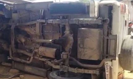 सूरजपुर में बड़ा हादसा: बाइक सवार को बचाने में घर में घुसा वाहन, SDM समेत पुलिसकर्मी घायल