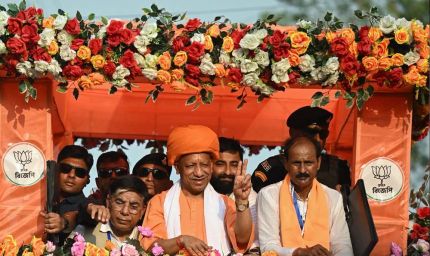 बुलडोजर बाबा' को देख बोला बंगाल, देखो-देखो शेर आया