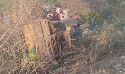 गड्ढे में पलटा ट्रैक्टर, 4 दोस्तों की मौत; डिंडौरी से गिट्टी लेने अनूपपुर आए थे, जेसीबी से निकाले गए शव