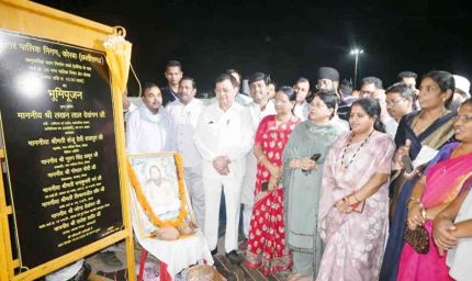 रायपुर : ट्रेफिक सिंग्नल में प्रतीक्षा करने वालों को अब तेज धूप व बारिश में नहीं होगी परेशानी चौक.चौराहों में बनेंगे प्रतीक्षा शेड