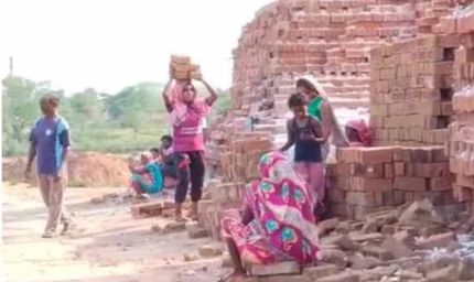 कैथल में शिक्षक बने फरिश्ते: ईंट-भट्ठा मजदूरों के बच्चों को अपने खर्चे पर स्कूल पहुंचाया