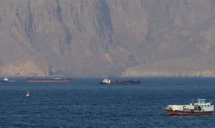 स्ट्रेट ऑफ होर्मुज से निकला ईरानी जहाज, अमेरिका ने किया वार; अब कैसे होगी बातचीत?