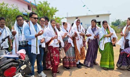 तहसीलदार का अनोखा स्वागत: प्रगणकों को दिए प्याज-टॉवेल, लौटने पर मिलेगा नींबू शरबत