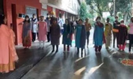 सरकारी स्कूल में 24 महिला कर्मचारियों से उत्पीड़न का आरोप, दफ्तर के कर्मचारी पर गंभीर सवाल