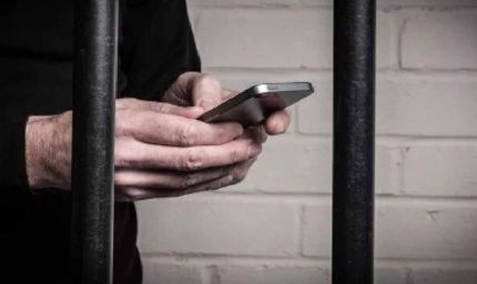 ‘कैदियों के पास मोबाइल कैसे?’ हाईकोर्ट सख्त, जेल प्रशासन से मांगा जवाब