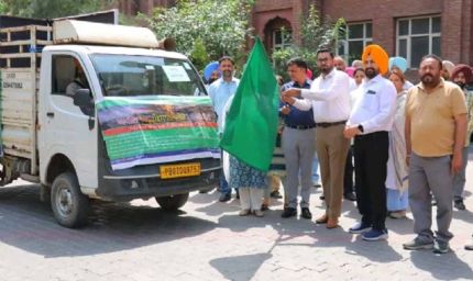 डिप्टी कमिश्नर अमृतसर ने किसान जागरूकता वैन को हरी झंडी दिखाई