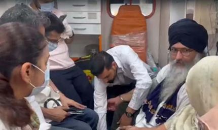 18 महीने बाद 400 फुट ऊंचे टावर से उतरे गुरजीत सिंह खालसा, संगत ने किए जयकारे