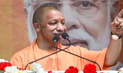 'हिंदू त्योहारों पर कर्फ्यू, दीदी सड़कों पर नमाज पढ़वाती हैं': बंगाल में ममता पर भड़के CM योगी