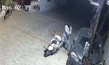कारों के शीशे तोड़कर चोरी: एक्टिवा सवार नकाबपोश CCTV में कैद