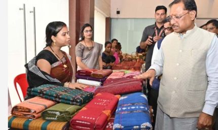 हाथ करघे से कमाई तक- ग्राम नारी की महिलाओं की सफलता का राज