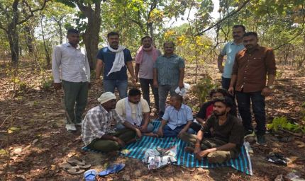 जंगल में जुए के अड्डे पर पुलिस का ताबड़तोड़ छापा, 5 आरोपी गिरफ्तार, फिल्मी अंदाज में बड़ी सफलता