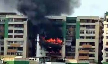 गाजियाबाद की गौर ग्रीन एवेन्यू सोसाइटी में भीषण आग: 9वीं मंजिल से शुरू होकर 13वीं तक पहुंची लपटें