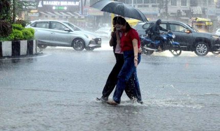 भीषण गर्मी पर 'ब्रेक': अगले 48 घंटों में पारा गिरेगा, 18 राज्यों में आंधी-बारिश का अलर्ट