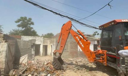 नशे के खिलाफ सख्त कार्रवाई, Bathinda में तस्कर की अवैध इमारत पर चला बुलडोजर