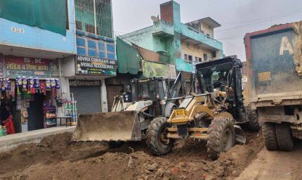 पंडित दीनदयाल उपाध्याय नगर में बुलडोजर एक्शन, जामा मस्जिद के पास 50 से ज्यादा अतिक्रमण ध्वस्त