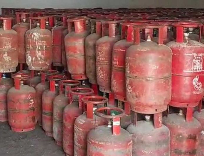 जयपुर में कमर्शियल सिलेंडर का महा-धमाका, 25 दिन में 309 रुपये की भारी बढ़त, व्यापारियों में मचा हड़कंप