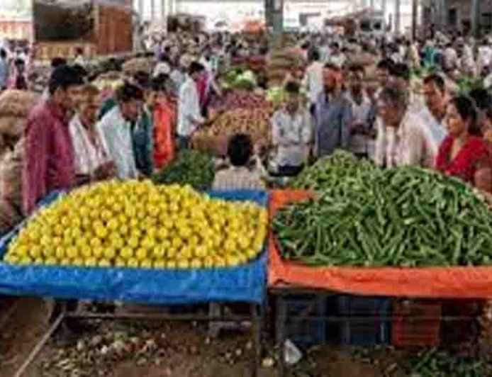 मुहाना मंडी में नींबू और कैरी के दाम सातवें आसमान पर, टमाटर और आलू-प्याज की कीमतों में गिरावट