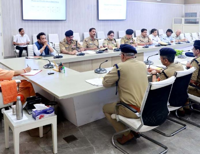 योगी के निर्देश पर कालाबाजारी पर बड़ा प्रहार, 233 एफआईआर