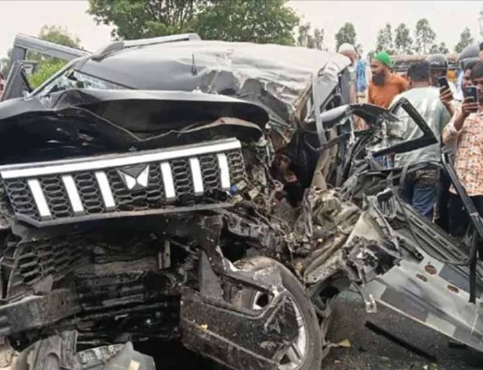 बरेली में बड़ा हादसा: खड़े टैंकर से बोलेरो-बाइक टकराई, पांच की मौत