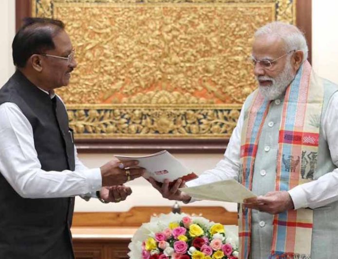 दिल्ली दौरे से लौटे सीएम साय, नक्सलवाद खत्म करने की पहल पर PM का जताया आभार