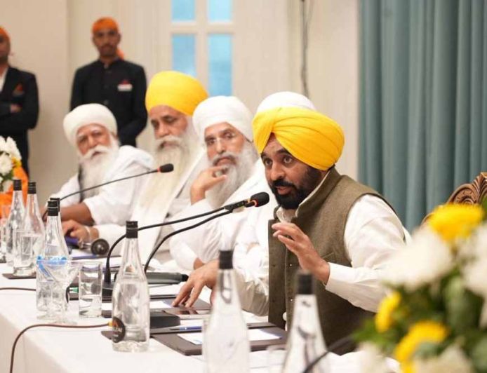 CM मान ने बुलाई कैबिनेट बैठक: 11 अप्रैल को ‘गुरु ग्रंथ साहिब सत्कार एक्ट’ संशोधन पर होगी चर्चा