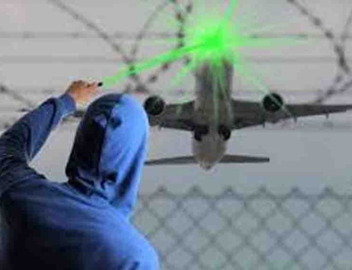जयपुर एयरपोर्ट के पास लेजर लाइट पर लगा प्रतिबंध, विमानों की सुरक्षा के लिए पुलिस ने जारी किया सख्त आदेश