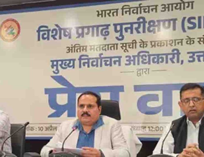 यूपी वोटर लिस्ट, 2.05 करोड़ नाम कटे, दिल्ली की आबादी से भी बड़ी छंटनी