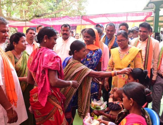 रायपुर : जिले के दूरस्थ गांव चिंगनार में लगा जनसमस्या निवारण शिविर