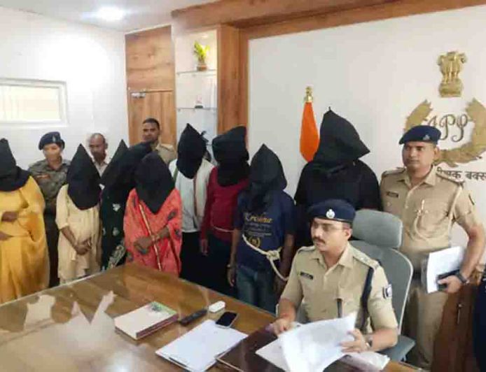 बक्सर में ‘लुटेरी दुल्हन’ गिरोह का पर्दाफाश, आठ आरोपी गिरफ्तार