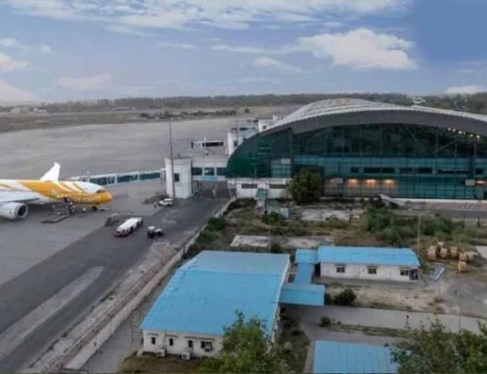 अमृतसर एयरपोर्ट पर सख्ती: बर्ड-हिट रोकने और अवैध निर्माणों पर कार्रवाई तेज