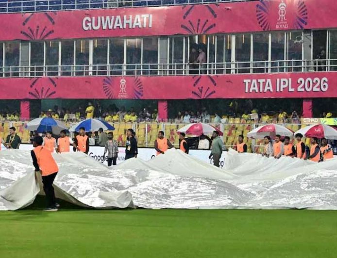 गुवाहाटी ग्राउंड स्टाफ को 25 लाख इनाम, बारिश में भी संभाला मैदान