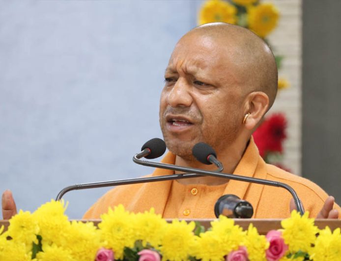 औद्योगिक अशांति फैलाने वालों से सावधान रहें श्रमिक: सीएम योगी