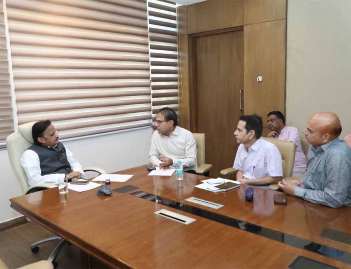 उप मुख्यमंत्री शुक्ल ने रीवा में सांदीपनि विद्यालयों के विकास कार्यों एवं प्रस्तावों की समीक्षा की