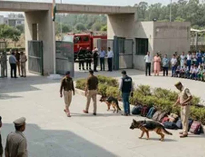 चंडीगढ़ में हड़कंप: 5 स्कूलों को बम से उड़ाने की धमकी, डॉग स्क्वॉड के साथ सर्च ऑपरेशन जारी