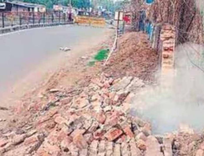 केंदुआडीह में सड़क धंसने के बाद गैस रिसाव से हड़कंप, डेंजर जोन घोषित इलाका