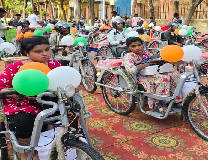 एमसीबी : जिला प्रशासन की त्वरित संवेदनशीलता : दिव्यांग रामकृपाल को तत्काल मिली मोटराइज्ड ट्राईसाइकिल