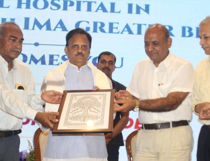 अत्याधुनिक उपकरण स्वास्थ्य सेवाओं को प्रभावी एवं सटीक बनाने में सहायक : उप मुख्यमंत्री शुक्ल