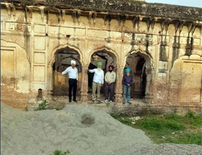 विरासत पर हमला: दीनानगर की ऐतिहासिक शाही बारादरी में तोड़फोड़, सिख समाज में भारी रोष