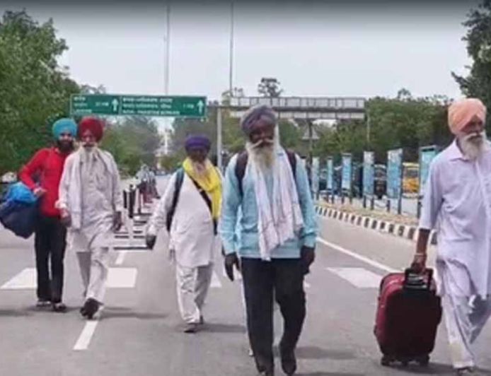 बैसाखी मनाकर पाकिस्तान से लौटा श्रद्धालुओं का जत्था, गुरुधामों के दर्शन की यात्रा रही शांतिपूर्ण