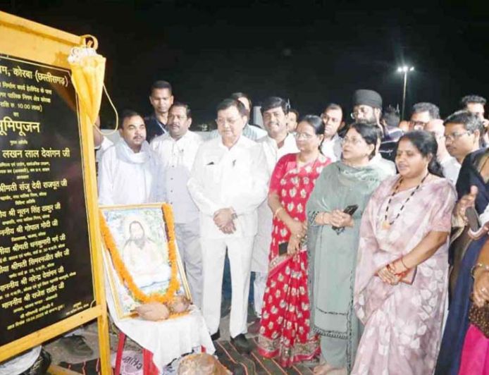 रायपुर : ट्रेफिक सिंग्नल में प्रतीक्षा करने वालों को अब तेज धूप व बारिश में नहीं होगी परेशानी चौक.चौराहों में बनेंगे प्रतीक्षा शेड