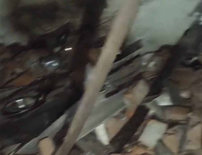 कोरबा में देर रात हादसा: निर्माणाधीन मकान की दीवार गिरी, दंपति और मासूम मलबे में दबकर घायल