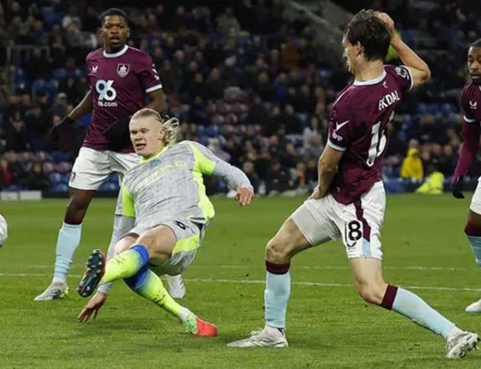 मैनचेस्टर सिटी ने बर्नले को हराकर EPL में हासिल किया शीर्ष स्थान