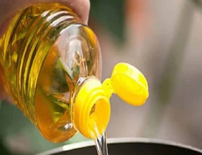 उत्तर प्रदेश में मिलावटी खाद्य तेलों पर बड़ी कार्रवाई, 14 फर्मों पर लगा प्रतिबंध