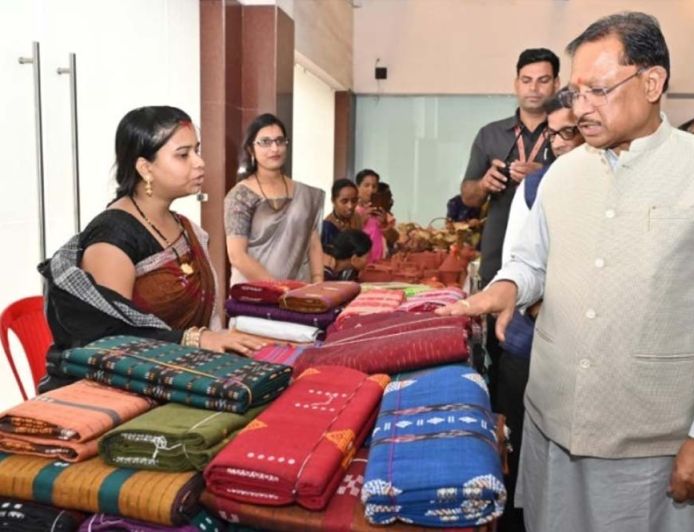 हाथ करघे से कमाई तक- ग्राम नारी की महिलाओं की सफलता का राज