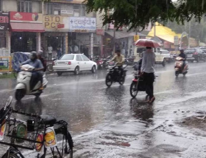 जालंधर में बारिश से मौसम में बदलाव, तापमान में गिरावट: अगले 48 घंटे तक रुक-रुक कर बरसेंगे बादल, ऑरेंज अलर्ट जारी