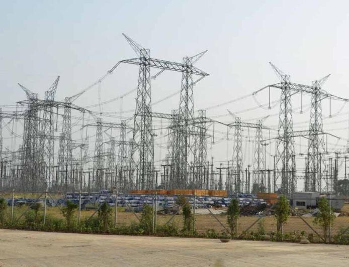 लखनऊ में बिजली संकट,लखनऊ में 20 घंटे तक अंधेरा, भीषण गर्मी में जनता परेशान