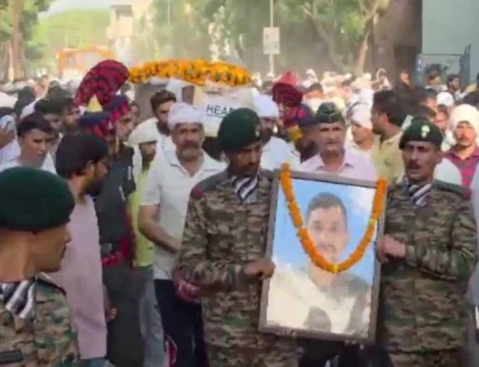 सोहित चौहान की शहादत,एक ही दिन घर में खुशियां और मातम