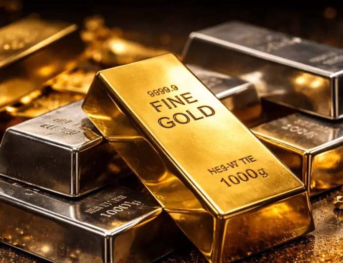 ₹5000 से अधिक गिरे चांदी के भाव, सोने के रेट में भी बड़ी गिरावट, आज इतने में मिल रहा 10 ग्राम गोल्ड