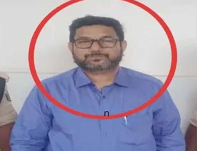 पटना में बड़ी कार्रवाई: अरबी-फारसी विश्वविद्यालय के सहायक कुल सचिव 2.5 लाख रिश्वत लेते गिरफ्तार